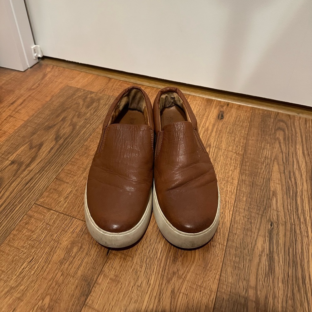 Women’s Size 8 Frye Slip on shoes